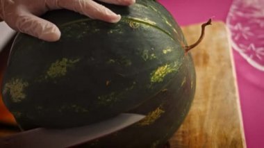 Karpuzu kestim. Sepet şeklinde karpuz yaparım. 4k video