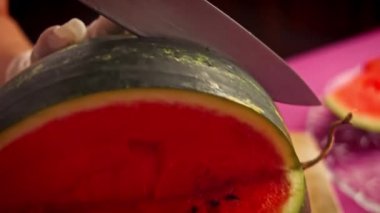 Karpuzu kestim. Sepet şeklinde karpuz yaparım. 4k video