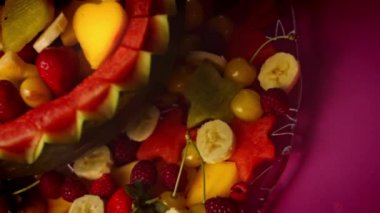 Doğum günü partini karpuz sepetiyle özel yap. 4k video