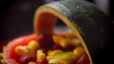Doğum günü partini karpuz sepetiyle özel yap. 4k video