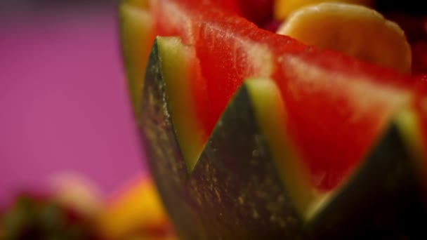 Faites de votre fête d'anniversaire spéciale avec le panier de pastèque. Vidéo 4k — Video