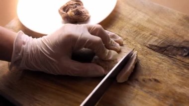 Eti küçük parçalara ayır. 4k video
