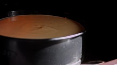 Fırında pişmiş cheesekake. 4k video