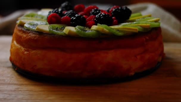 Crustless New York Cheesecake. 4k video — Stockvideo