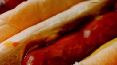 Beş sosisli sandviççi velet. ABD Mutfağı 4k ev yapımı video