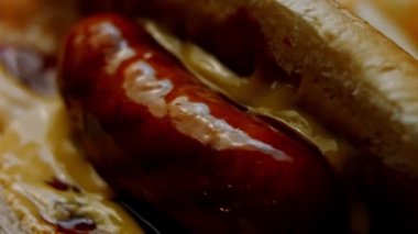 Beş sosisli sandviççi velet. ABD Mutfağı 4k ev yapımı video