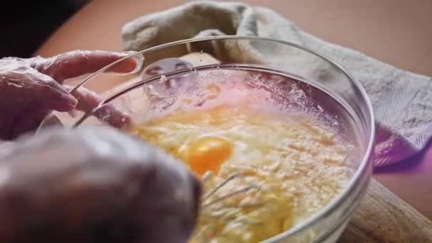 Mélanger les ingrédients. Je fais Pound Cake — Video