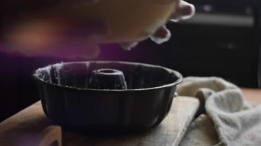 Pasta yapmak için hamur işini pişirin. Pound Cake yapıyorum.