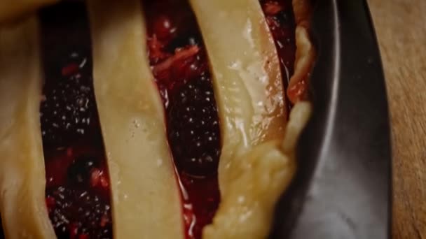 Жир з яйцем Berries Pie у формі прапора США. 4k відео — стокове відео