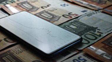 Telefonda Bitcoin fiyatı. Çok avroluk bir geçmişi var. 4k video