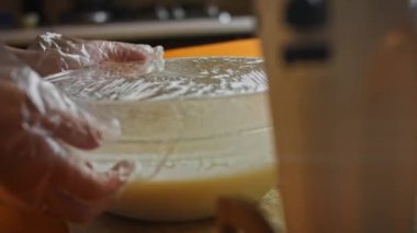 Plastik paketleri açtım kaseyi dondurma malzemeleriyle sardım. 4k video