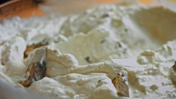 Régi pudingos jégkrém. 4k makró videó — Stock videók