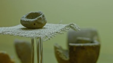 Müzedeki Trakya kültüründen nesneler. 4k video