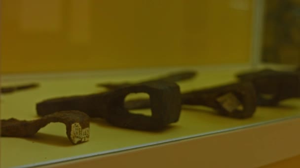Objects from Thracian culture in the museum. 4k video — Stock Video