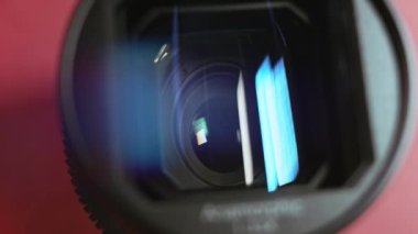 Anormal lensin sunumu. Işık oynatma ile 4k video