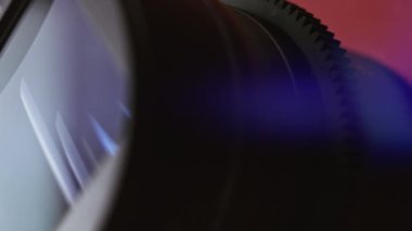 Anormal lensin sunumu. Işık oynatma ile 4k video