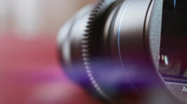 Anormal lensin sunumu. Işık oynatma ile 4k video