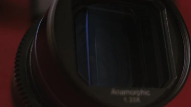 Anormal lensin sunumu. Işık oynatma ile 4k video
