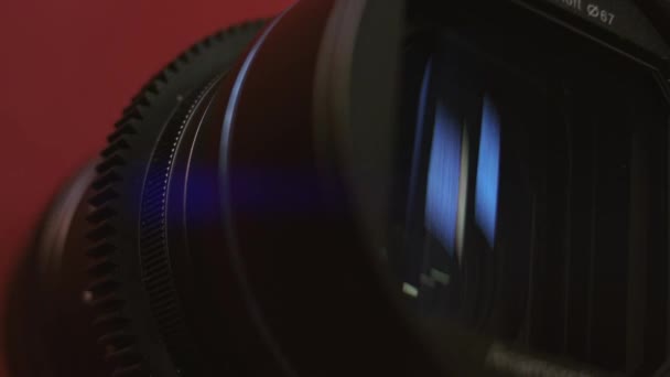 Darstellung der anomorphen Linse. 4k-Video mit Lichtspiel — Stockvideo