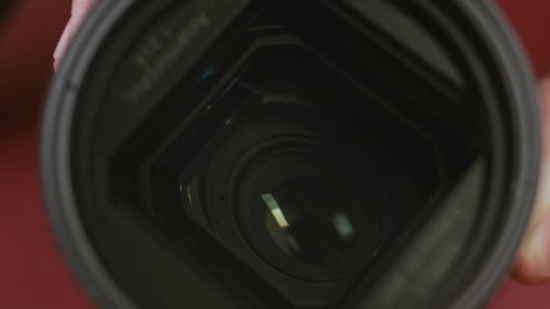 Presentatie van de anomorfe lens. Ik heb een ND filter op de lens gezet. 4k video met lichtspel — Stockvideo