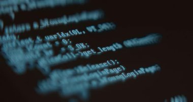 Yazılım geliştirme kodlarının satırları.