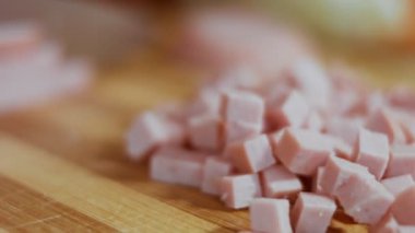 Sosis doğruyorum, makro manzara..