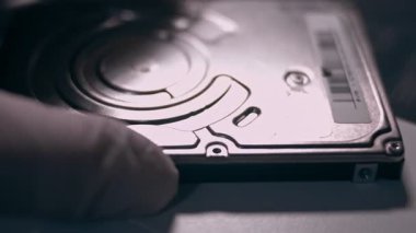 Tamir Ustası, sabit disk sürücüsünün görünümünü analiz eder..