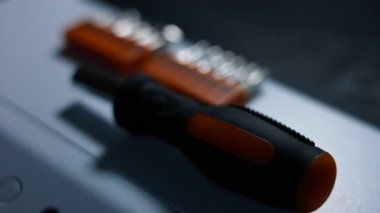 Tornavida setinin görünümünü kapat.