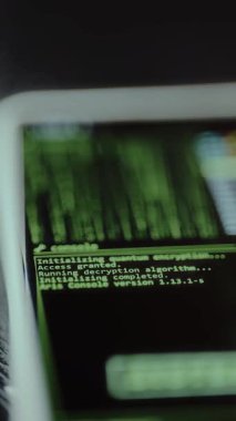 Bir şifre çözme algoritmasının başlatılmasını ve çalıştırılmasını belirten iletiler.