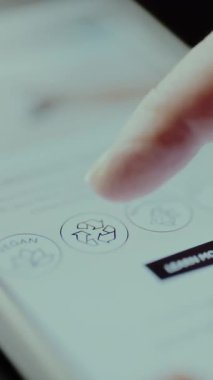 Akıllı telefon ekranındaki simgeyi geri dönüştür.