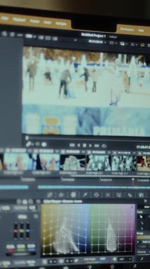 Renk, doygunluk ve aydınlatma ayarlamak için renk düzeltme araçları kullanılıyor.