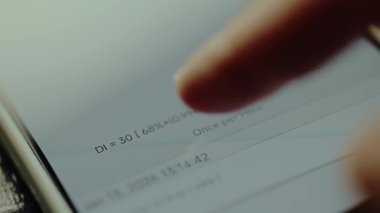 Cep telefonu ekranında nem hesaplama denklemi.