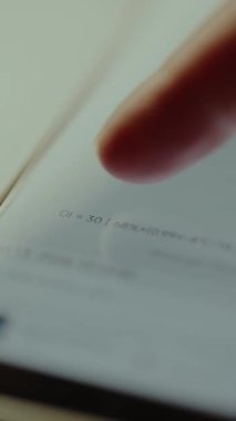 Nem hesaplama formülü cep telefonu ekranında gösterildi.