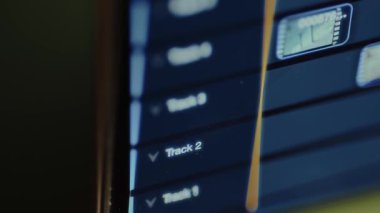 Numaralanmış parçalardan oluşan bir düzenleme yazılımının arayüzü.