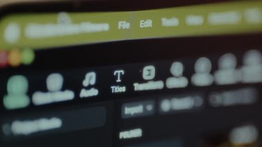 Video düzenleme uygulaması içinde menü seçenekleri.