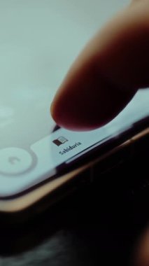 Bir cep telefonu uygulamasında menü olarak Sabiduria kategorisi.