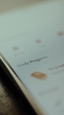 Cep telefonu uygulaması üzerine İncil kursu için İncil Çalışma Süreci.