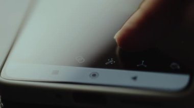 Resim düzenleyici uygulaması içindeki araç menüsü.