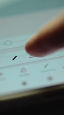 Bir tasarım uygulaması içinde metin düzenleme ve kişiselleştirme için araç çubuğu.