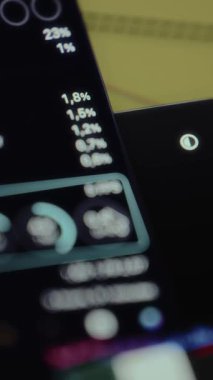 Gerçek zaman sistemi ölçümlerini gösteren performans izleme örtüsü Sıcaklık, Frekans, Çerçeve Hızı.