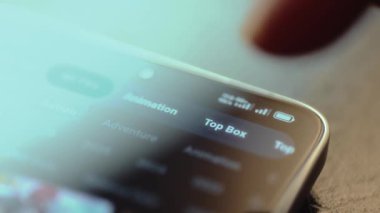 Akıllı telefondaki bir uygulama içerisindeki içerik kategorileri.