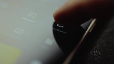 Video düzenleme uygulaması içinde video arama seçeneği.