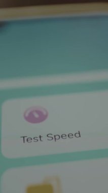 Kullanıcı etiketli Test Hızına tıklıyor.