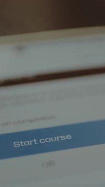 Kullanıcı etiketli başlangıç kursu, yaşam boyu öğrenme konseptini seçer.