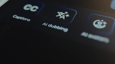 Kullanıcı Yapay Zeka dublaj düğmesine tıklıyor.