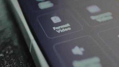 Kullanıcı, video dosyalarının biçimini değiştirmek için Video Biçimi seçeneğini seçer.