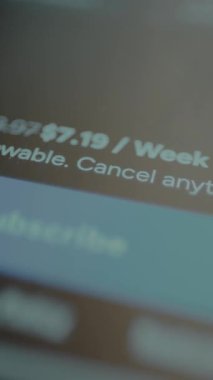 Kişi haftalık abonelik teklifi için üyelik seçeneğini işaretler.