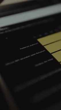 Her biri için satılan kopya sayısını temsil eden bir tabloyla birlikte dini belgelerin listesi.