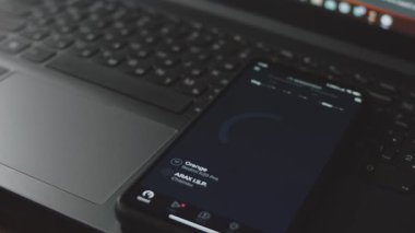 İnternet hızını kontrol etmek için sunucuya bağlanan hız test uygulaması.