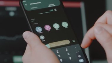 Maaş kategorisine gelir hakkında bilgi eklemek, bütçe planlama başvurusunda hesaplar yapmak.